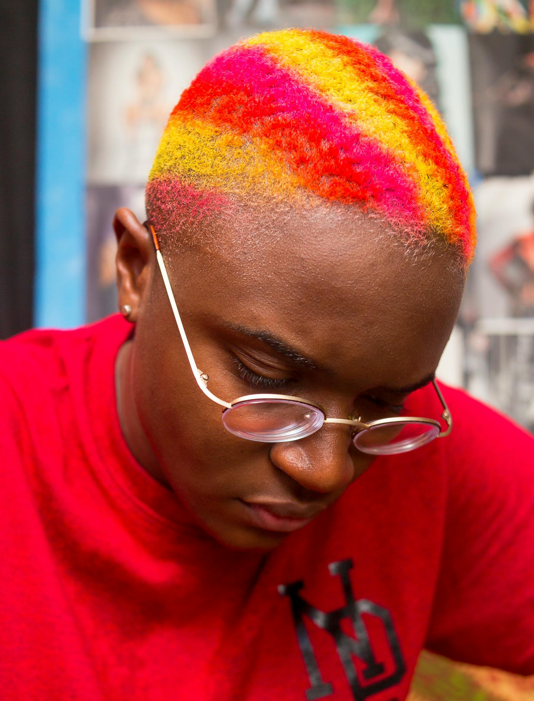 張藝興最新后腦勺發(fā)型，潮流引領(lǐng)與個(gè)性風(fēng)采展現(xiàn)