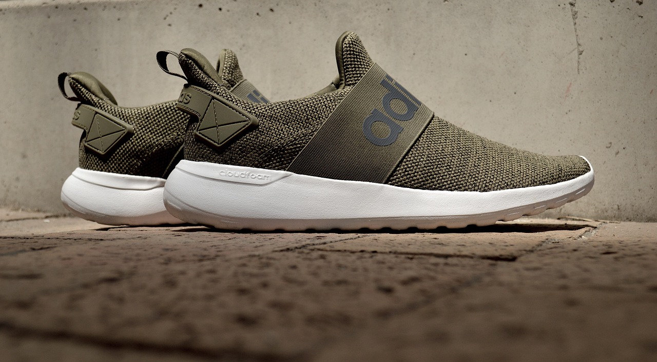 阿迪達(dá)斯2017新款男鞋，時尚與科技的完美融合