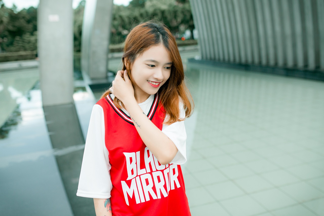 宋茜2017最新機(jī)場街拍時(shí)尚魅力爆棚，無法抗拒的時(shí)尚風(fēng)采