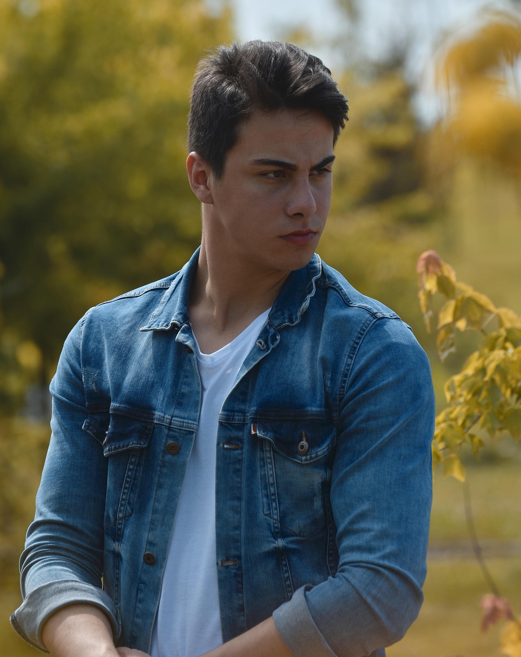 最新頭型男，時尚潮流的多樣展現(xiàn)