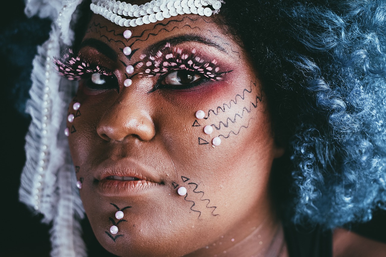 最新舞臺(tái)妝時(shí)尚潮流引領(lǐng)者，舞臺(tái)藝術(shù)妝容技巧全解析